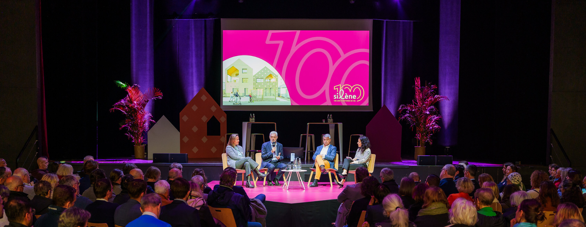 Photo de la table ronde organisée lors de la conférence des 100 ans de Silène, à l'alvéole 12. Avec David Samzun, Xavier Perrin et Sandrine Williamson.