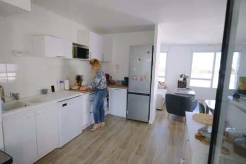 Une locataire dans son logement Silène.